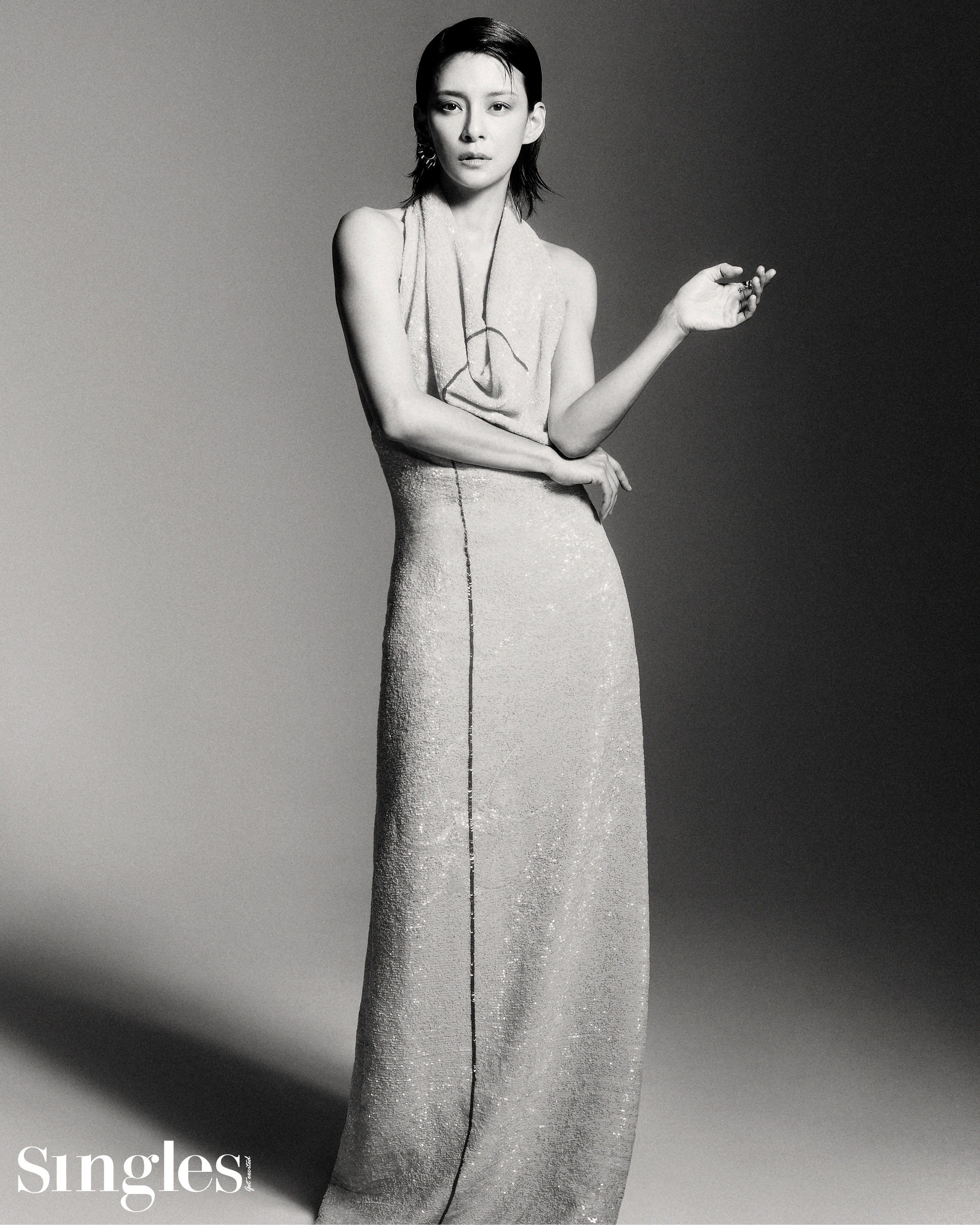 싱글즈 화보, 모니카, 장은실, 정혜인, 서현숙, 신지은, 구슬, 여왕벌 게임, 스포트막스, 아크리스, 구찌, YCH, 푸시버튼, 토템, 앤아더스토리즈,질샌더, 마크 제이콥스, 준지, 플로렌티나 라이트너 by 아데쿠베, 쥬세페 자노티, 포트레이트 리포트, 알렉산더 왕, 코스